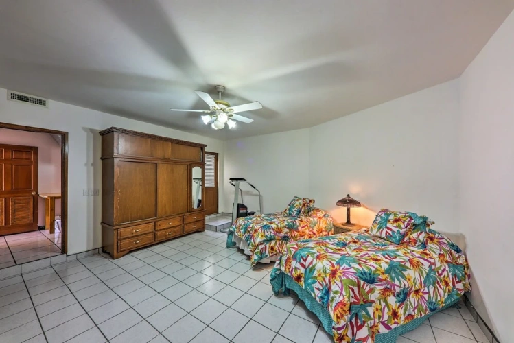 5 Bedrooms Cottage