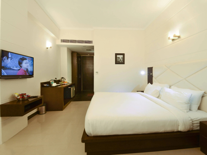 Hotel Crimson Palace