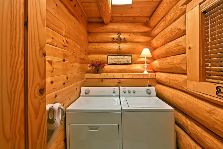 Mountaintop Paradise - 4 Br cabin by RedAwning