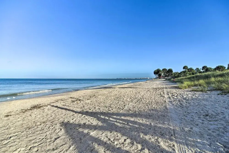 Idyllic Pass-a-grille Studio - Walk to the Beach!