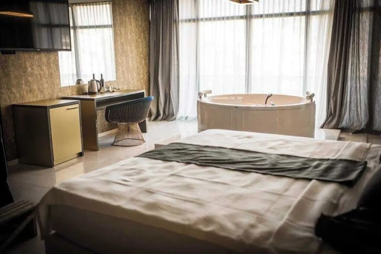 Deluxe Suite