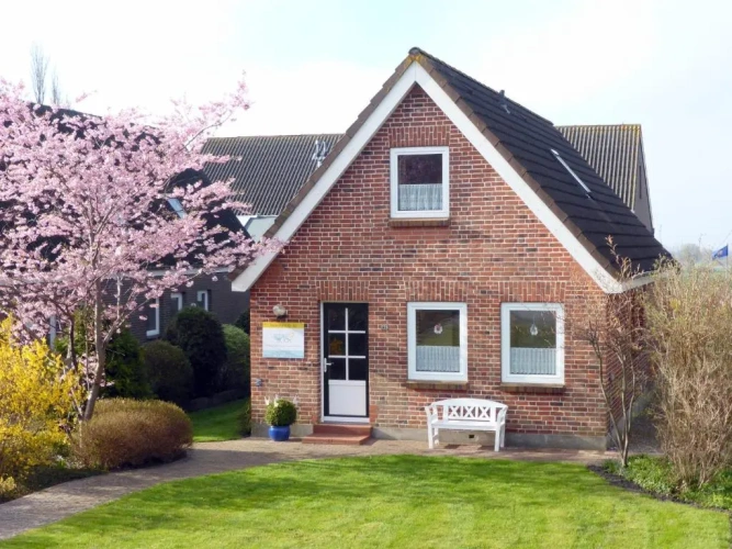 3 Bedrooms Cottage