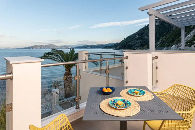 8Moons Boutique Apartments