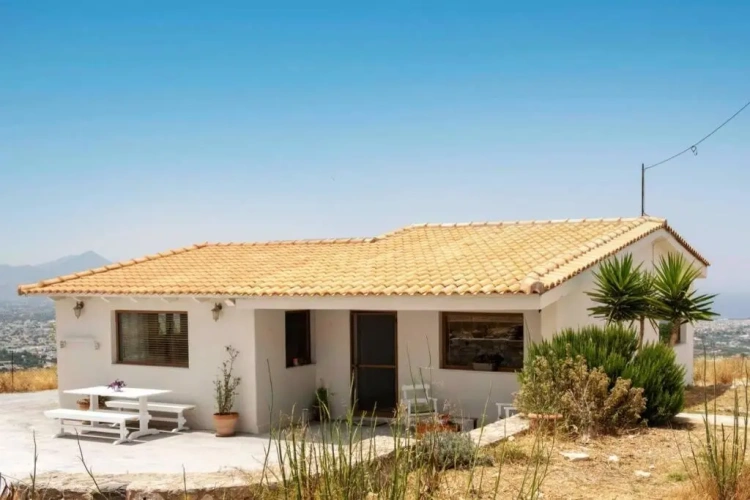 2 Bedrooms Villa