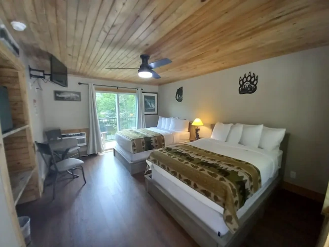 Deluxe Quadruple room with balcony