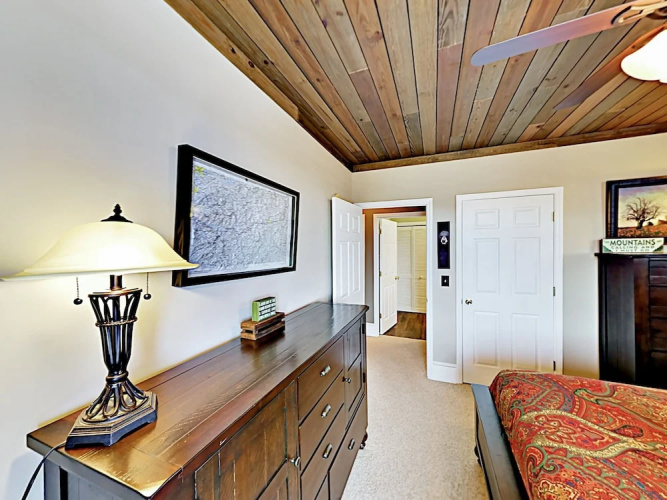 Mountaintop - 4 Br Home