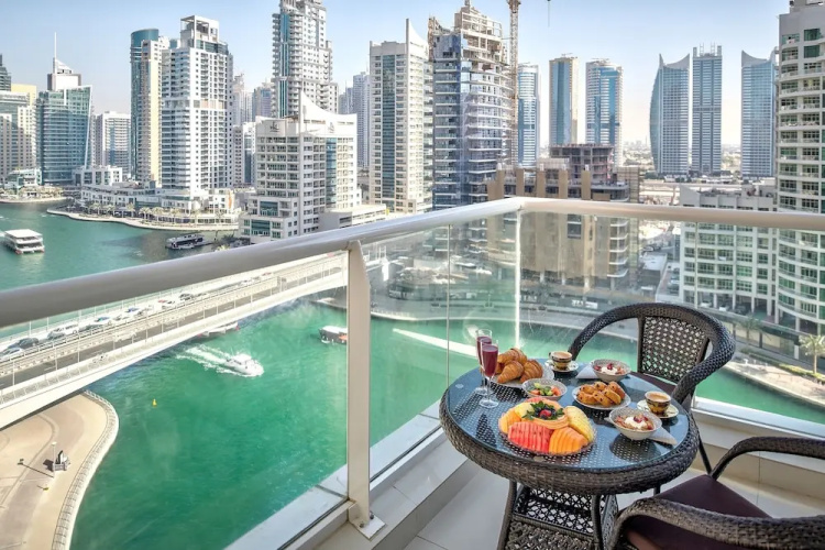 Luxury Staycation - Continental Tower