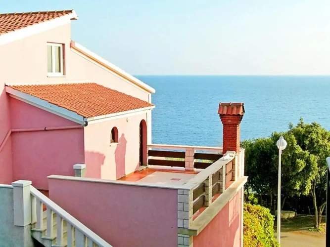 2 Bedrooms Comfort Apartment with sea view