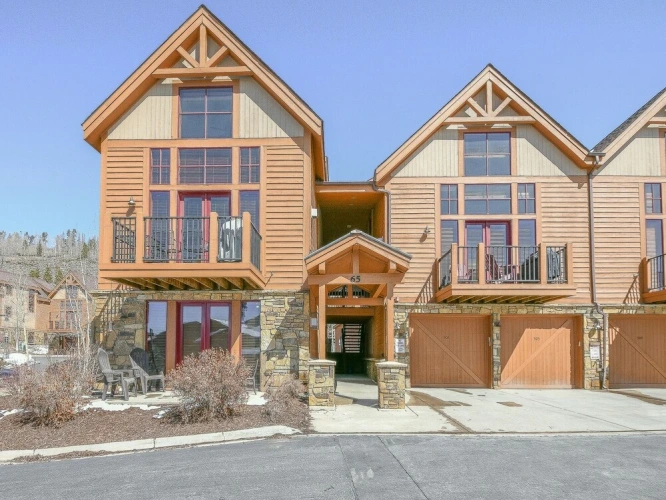 Standard room with balcony and with mountain view