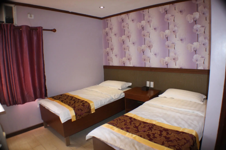 7 Days Inn