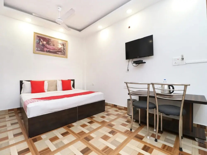 Oyo 35878 Hotel G Glossy