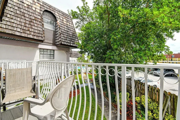 Steps to Sand: Condo w/ Pool Access in Cocoa Beach