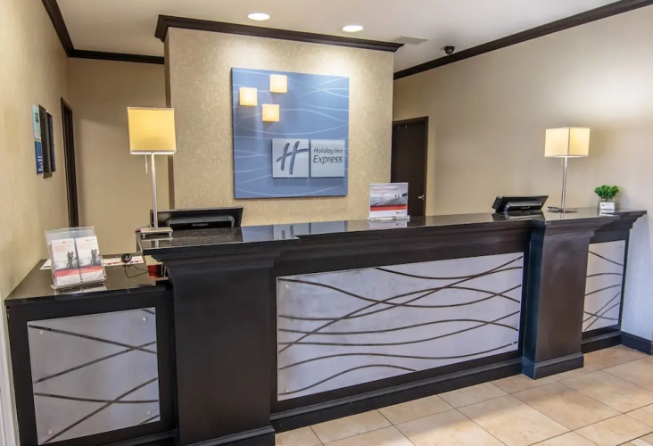Holiday Inn Express & Suites Farmington