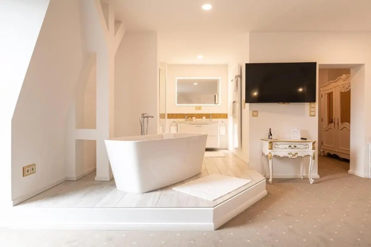 Suite with balcony