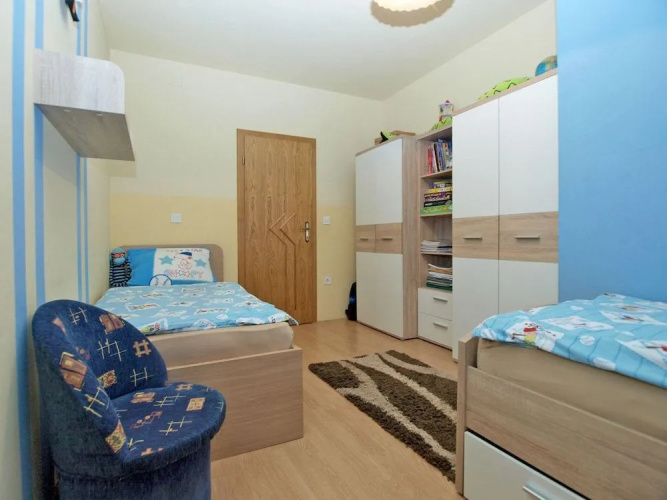 Apartment 1800