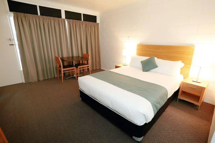 Q Express Motel