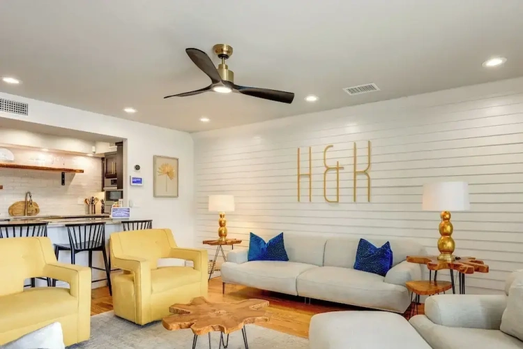 3 Bedrooms Apartment