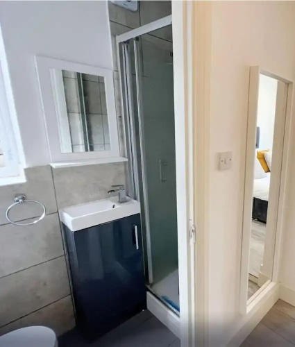 Minet Gardens Central-Suite 3