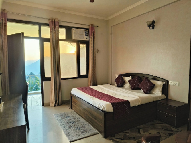The Pine Oak Resort