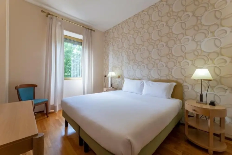 Standard Double room with city view