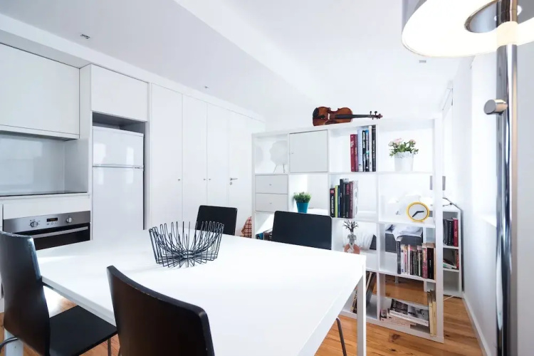 ON Apartments – Violin