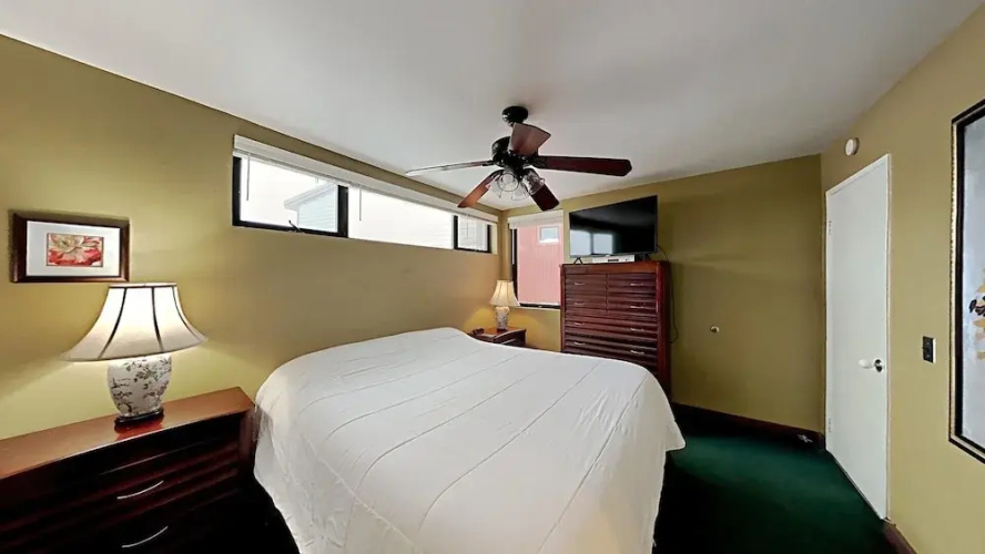 691 4 Bedroom Condo