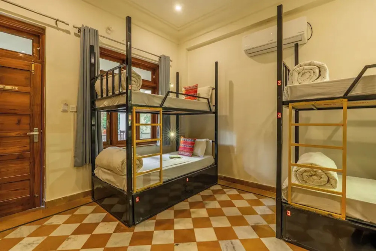 Banana Hostel