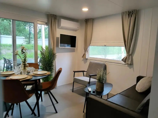 Nice Chalet With Airco Near Efteling