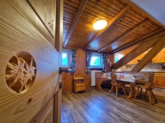 1 Bedroom Attic Apartment