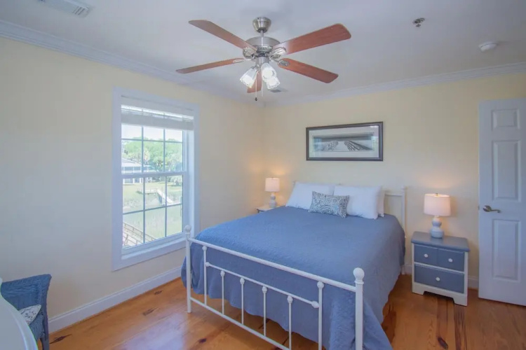 383 Tarpon Blvd