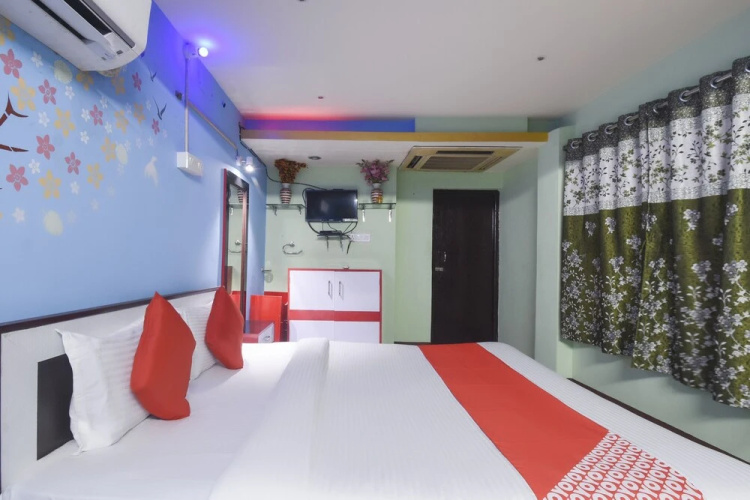Oyo 60767 Dolphin Hotel