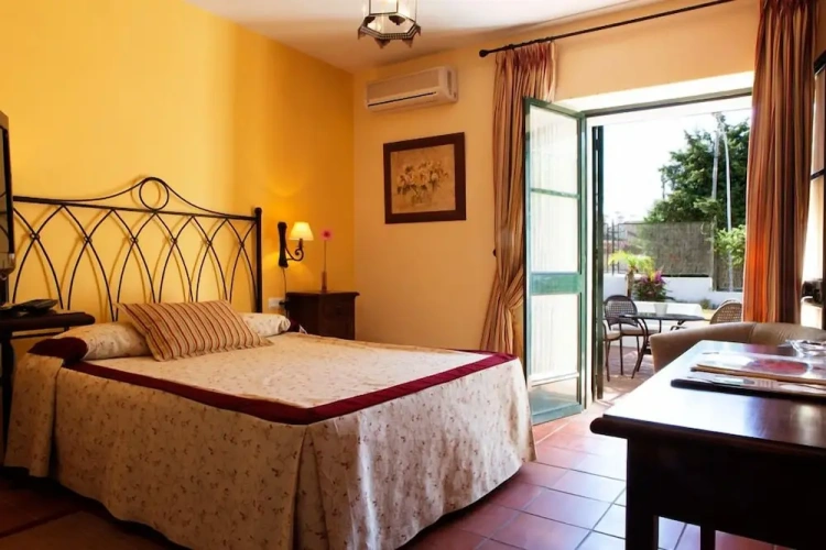 Standard Double room with garden view