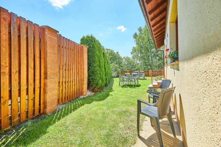 Apartment with garden view