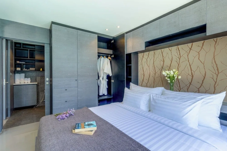 Junior Suite with balcony and with pool view