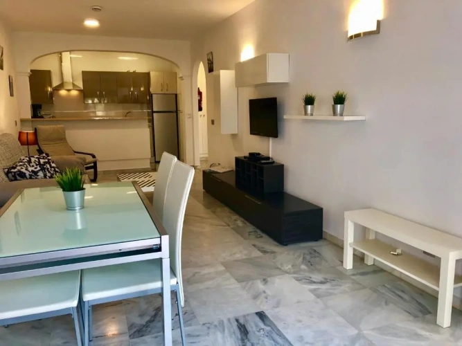 2 Bedrooms Apartment with garden view