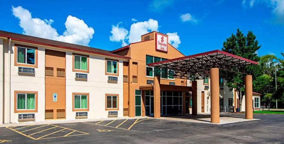 Seasons Inn Traverse City - Traverse City, MI