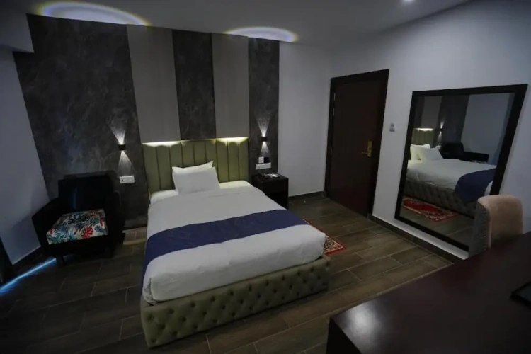 Deluxe Double room with city view