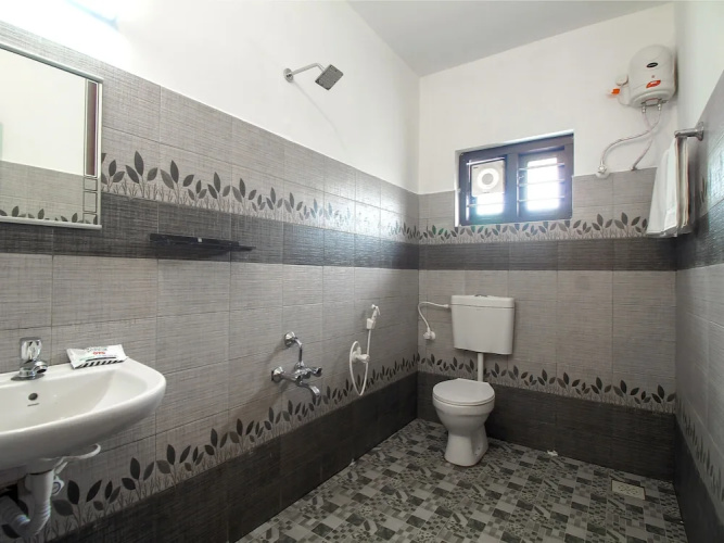 Adona Residency - Hostel
