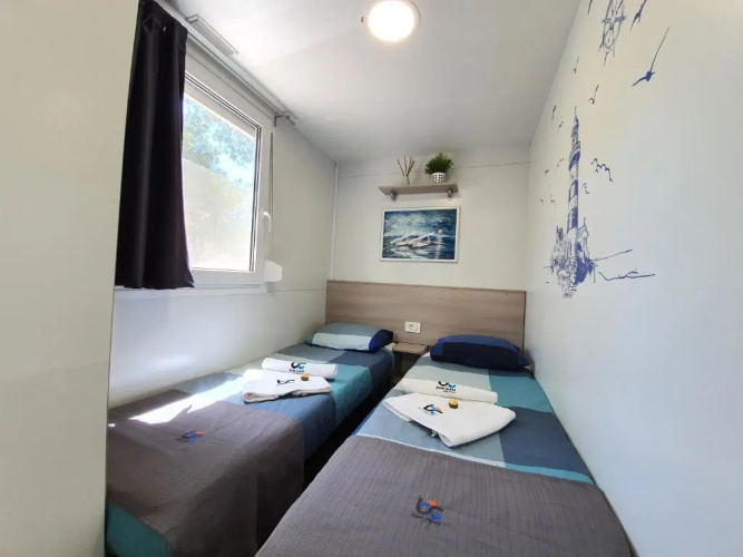 Mobile Home Blue Class B4