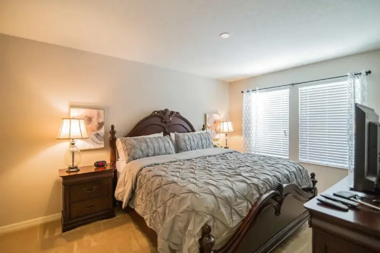 5135 Compass Bay