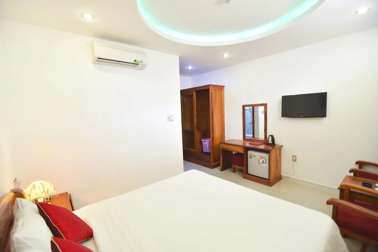 San San Hotel