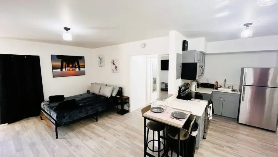 Upper East Side Renovated Studio Free Parking