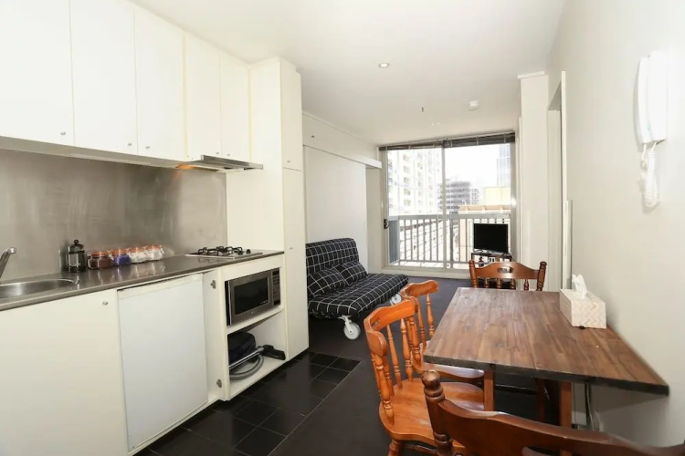 2 Beds 1 Bath beside QV Melbourne