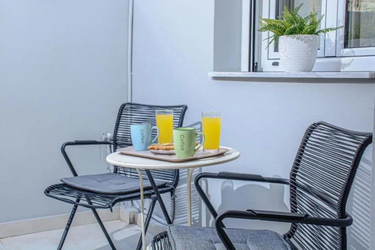 J&T Apartment - 150m from the beach