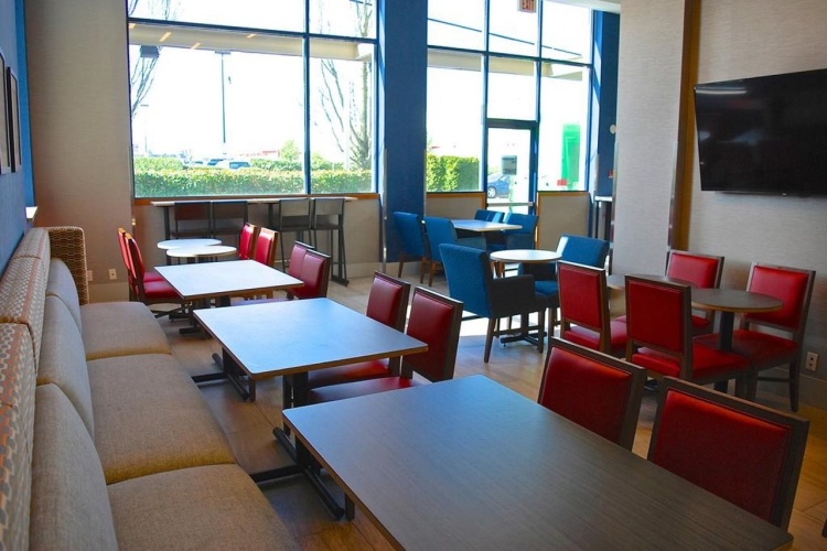 Holiday Inn Express Vancouver Airport - Richmond photo 25