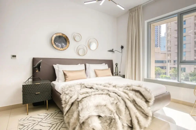 Radiant Urban Retreat With Iconic Burj Khalifa Vws