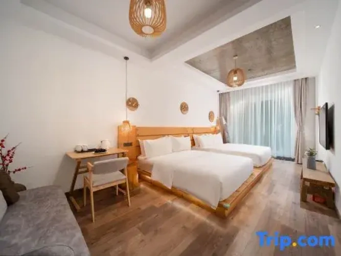 Standard Twin room with balcony
