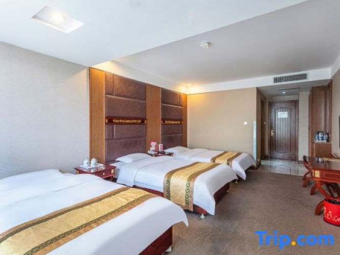 Business Triple Family room