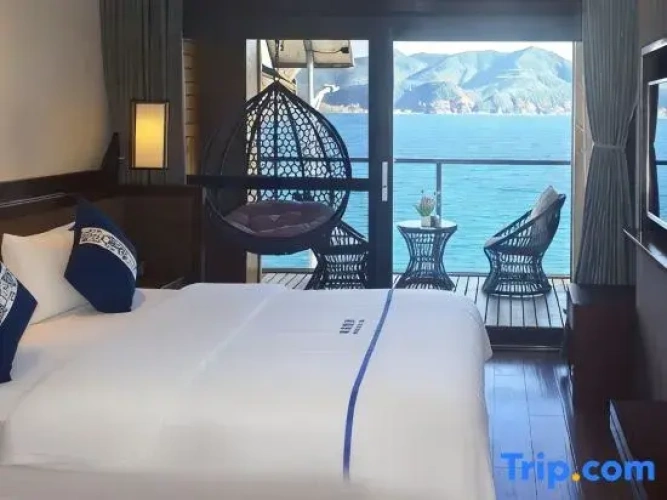 Deluxe Double room with balcony and with lake view