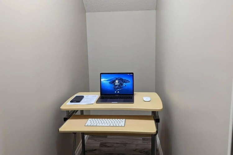 Exquisite And Modern Executive Suite With Parking